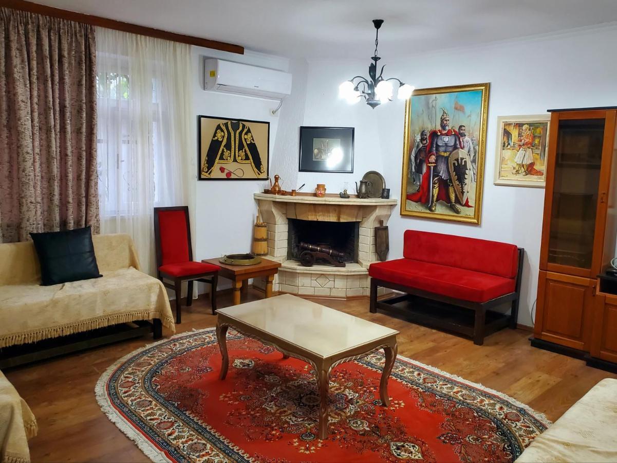 Unique Traditional House, Hosted By J&G Tirana Esterno foto