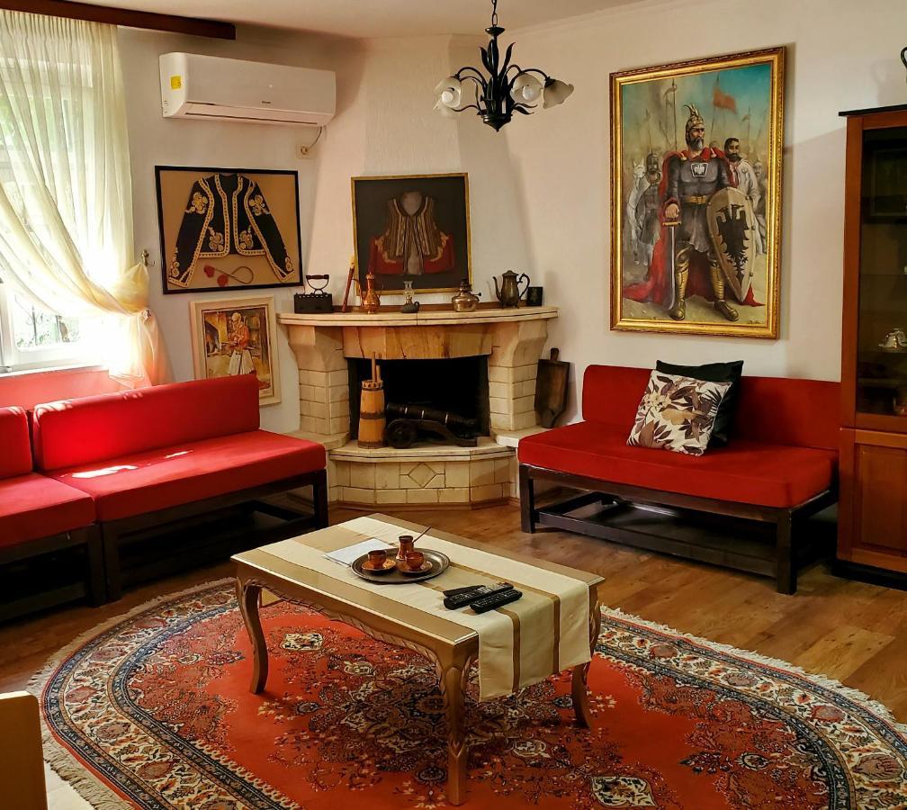 Unique Traditional House, Hosted By J&G Tirana Esterno foto