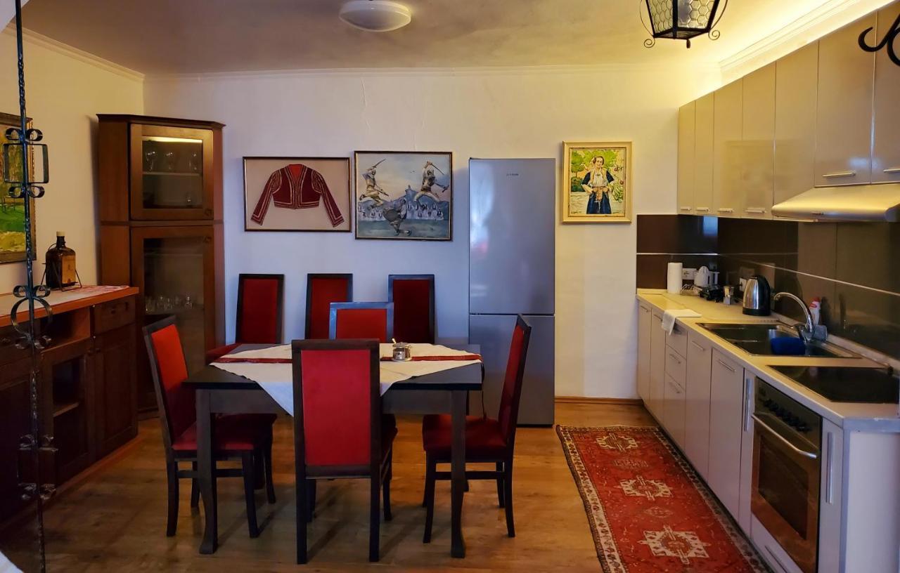 Unique Traditional House, Hosted By J&G Tirana Esterno foto