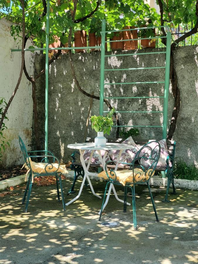 Unique Traditional House, Hosted By J&G Tirana Esterno foto